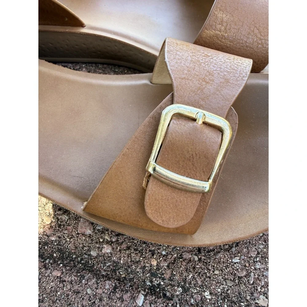 Forever Comfort Tan Faux Leather Buckle Flat Adjustable Strappy Sandals Size 8